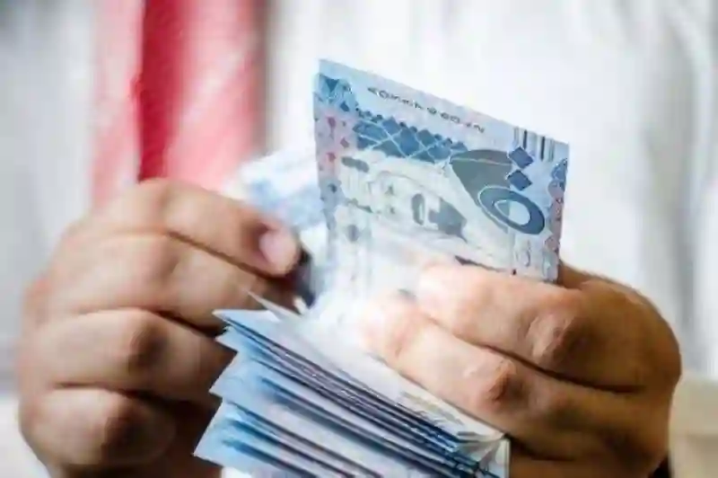 وش الفرق بين الضريبة العامة وضريبة القيمة المضافة في السعودية